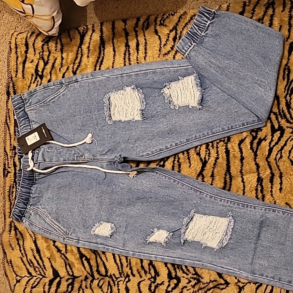 Fashion Nova 'Take the Lead' Ripped Denim Joggers